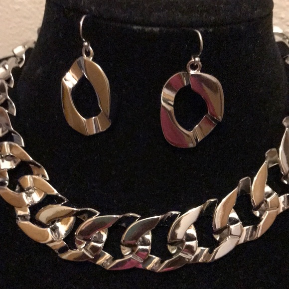 Jewelry - Picture 3 of 5